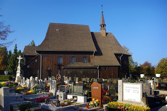 Hbitov a devný kostel v Hnvoicích