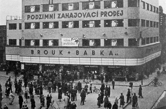 Obchodní dům Brouk+Babka na Smetanově náměstí v Moravské Ostravě (30. léta...