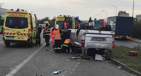 Pi sráce citroënu s minibusem u Mikulova se zranilo est lidí, o ti hodiny...