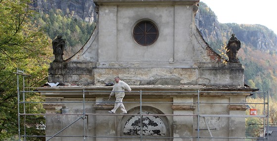 Kostel Nejsvětější trojice v Dolním Žlebu prochází rekonstrukcí.
