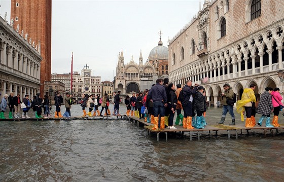 Itálii zasáhl silný vítr a déšť. V Benátkách byly zaplaveny tři čtvrtiny města...