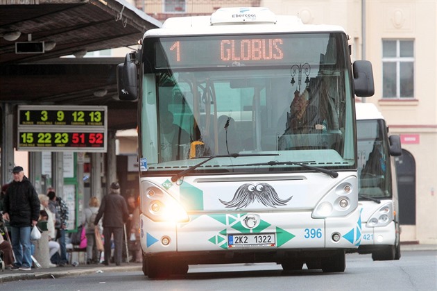 Kreslené kníry na pední stran nkterých autobus Dopravního podniku Karlovy...