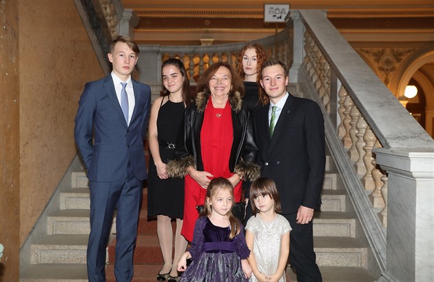 Babička je rázná, výrazně ovlivnila naše vztahy, shodují se vnoučata Livie Klausové