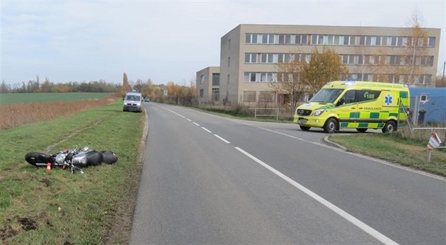 idi osobního auta vytlail na okraji Olomouce ze silnice motorkáe, který ho...