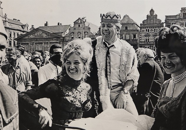 Miroslav Horníek jako král Majálesu roku 1966
