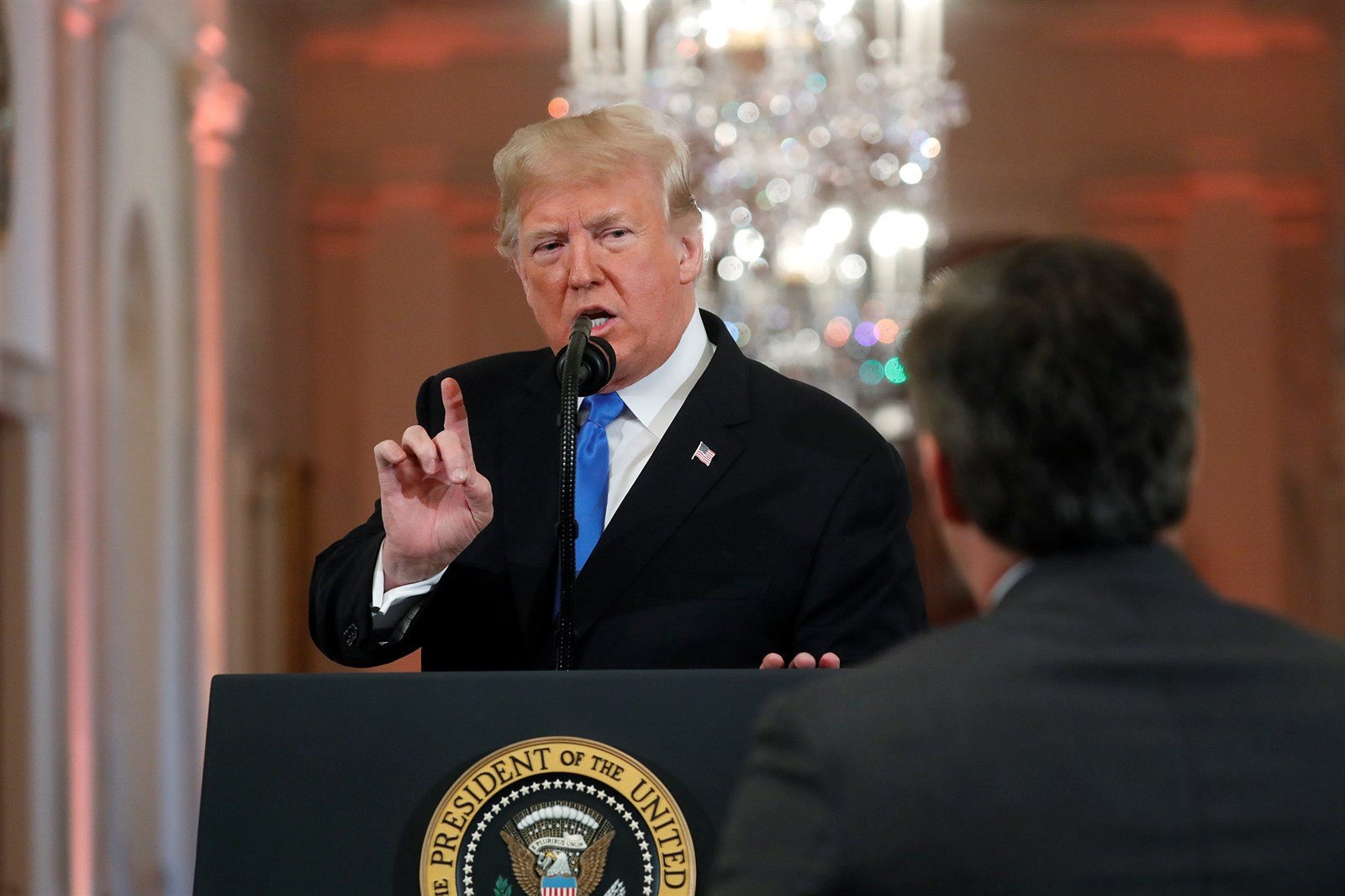 Za tvrzení o „velké lži“ žádal Trump po CNN přes deset miliard. U soudu ...