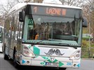 Kreslen knry na pedn stran nkterch autobus Dopravnho podniku Karlovy...