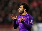 Mohamed Salah z Liverpoolu povzbuzuje své spoluhráe.