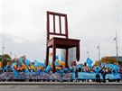 Ped výcarským sídlem OSN bhem zasedání demonstrovala asi tisícovka Tibean,...