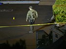 Policie zasahuje v jihokalifornském Thousand Oaks, kde dolo ke stelb. (8....
