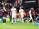 Branká Manchesteru United David de Gea zasahuje v utkání proti Bournemouthu.