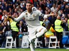 Obránce Realu Madrid Sergio Ramos oslavuje gól v utkání proti Valladolidu.