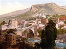 Mostar. Kolorovaná fotografie pochází z konce 19. století.