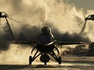 Rozmrazování letounu F-16 amerického letectva na základn Kallax ve védsku...