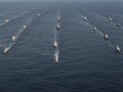 Formace 24 plavidel NATO na zvr cvien Trident Juncture v Norsku