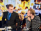 Sociolog Michal Uhl (vpravo) a tiskový mluví OI Jií Fröhlich v diskusním...