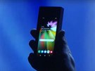 Samsung pedstavil prototyp skládacího smartphonu s ohebným displejem.