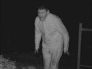 Bezpenostní kamera zachytila mue, který z firmy v obci Mokrá ukradl v noci...