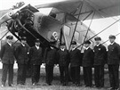 Skupina prvních pilot SA v roce 1929. Zleva Josef Sedlá, Frantiek Výborný,...