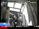 Autobus se zítil do eky Jang-c-iang po konfliktu jedné z cestujících s...