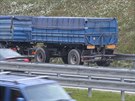 Na D1 u Jihlavy narazil osobní vůz zezadu do nákladního. Spolujezdkyně z...