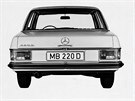 Zlomový model Mercedes-Benz W114/115: pohled na zadní partie novinky