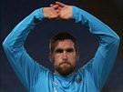 Kevin Strootman z Olympique Marseille se rozcviuje.