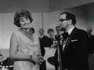 Yvetta Simonov� a Darek Vost�el na ud�len� cen Zlat� slav�k 1966