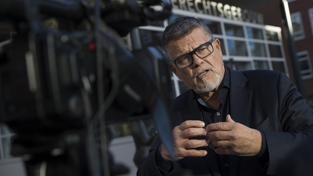 Nizozemec Emile Ratelband, který �ádá sní�it sv�j ú�ední v�k