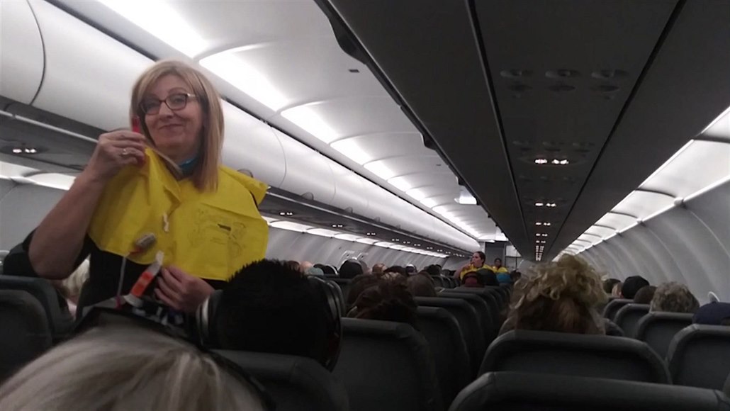 Kyslík jen za příplatek. Vtipný pilot rozesmál cestující v letadle