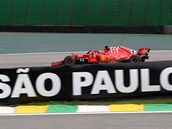 Kimi Rikknen z Ferrari bhem trninku v Brazlii