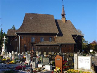 Hřbitov a dřevěný kostel v Hněvošicích