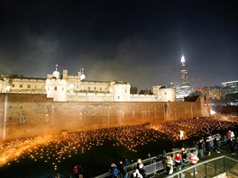 Svtlo z pochodní ozáilo stny pevnosti a nabídlo návtvníkm jedinený...