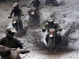 ZÁVOD. U védského msta Visby se konal motocyklový závod kategorie enduro...