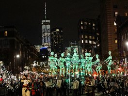 Do tradiního prvodu v Greenwich Village pravideln chodí a padesát tisíc...