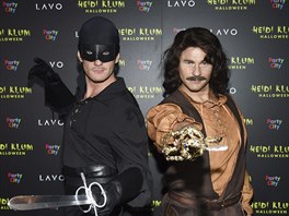 Neil Patrick Harris a David Burtka na halloweenské party modelky (New York, 31....