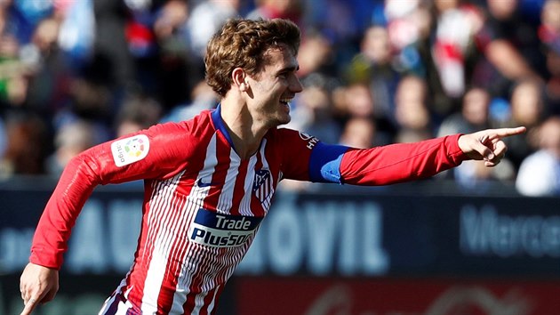 Antoine Griezmann z Atltica Madrid oslavuje svj vstelen gl v utkn proti Legans.