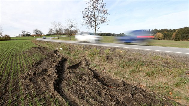 Silnice mezi rem nad Szavou a Novm Mstem na Morav. Podle stn tudy projd pes osm tisc vozidel denn. Policie v tomto seku eviduje od roku 2015 ticet nehod, pi nich se zranilo 13 lid.