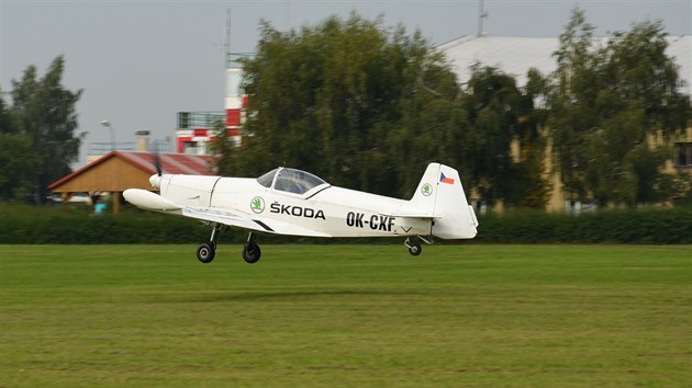 Zlin Z-526AFS-V je vlen verze k vlekn kluzk adaptovan z akrobatickho specilu Z-526AFS Akrobat.