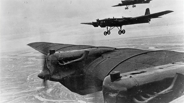 Těžké bombardéry Tupolev TB-3