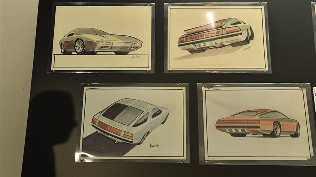 Moravská galerie v Brně představila 1. listopadu 2018 výstavu Jiřího Kuhnerta Sketch the Dream. Brněnský designér, jenž žil v letech 1941 až 1979, pracoval například na návrzích pro automobilku Porsche. Na snímku jsou kreslené návrhy automobilu Porsche 928, na jehož podobě se Kuhnert podílel.