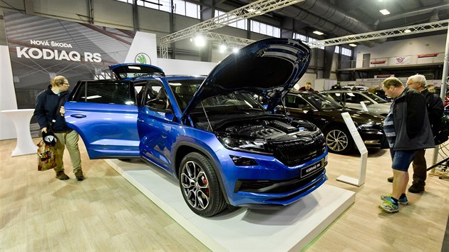 Nvtvnci si prohlej automobil koda Kodiaq RS na vstaviti v Lys nad Labem na Nymbursku, kde 9. listopadu 2018 zaala vstava automobil, motocykl a jejich psluenstv Autosalon Kola 2018. Potrv do 11. listopadu.