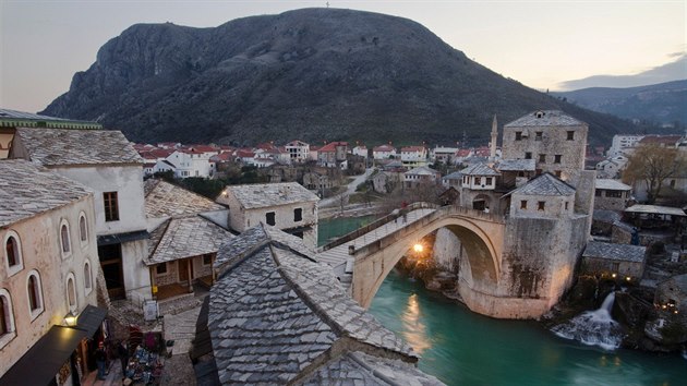Stari most v Mostaru se stal smutným symbolem občanské války v Jugoslávii.