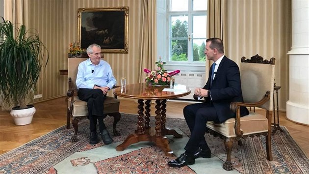 Prezident Milo Zeman s editelem TV Barrandov Jaromrem Soukupem pi naten poadu Tden s prezidentem