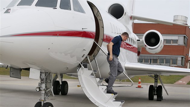 Nov technologie v letounu Falcon F900X
pomh v Brn testovat i pilot Ivan Lacko.