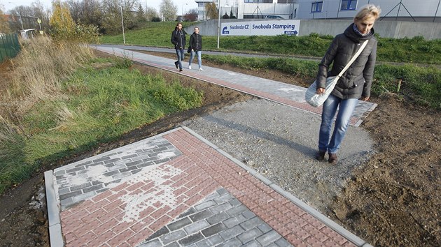 Na zimu msto slibuje poloit mezi chodnky provizorn dlabu.