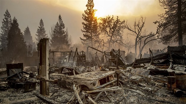 Americk msto Paradise v Kalifornii zachvtil lesn por. (8. listopadu 2018)