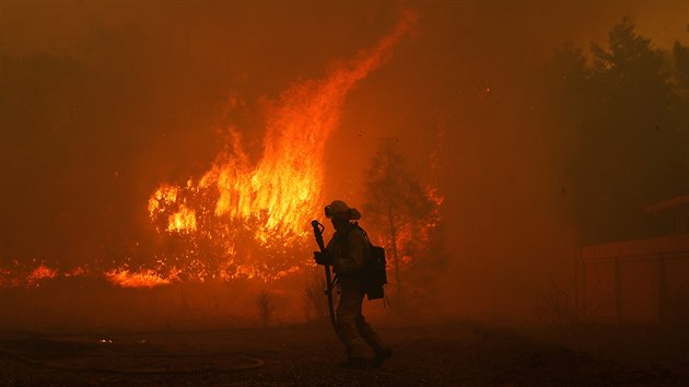 Americké msto Paradise v Kalifornii zachvátil lesní poár. (8. listopadu 2018)