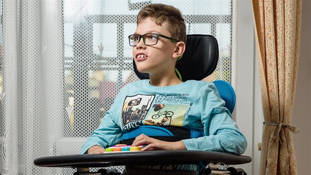Desetiletý Tobiáš z Lomnice nad Popelkou po narození prodělal dětskou mozkovou obrnu a přes deset operací.