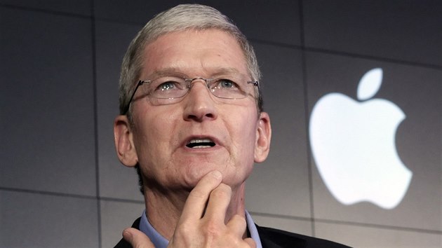 Šéf technologického gigantu Apple Tim Cook na tiskové konferenci v New Yorku (30. dubna 2015)